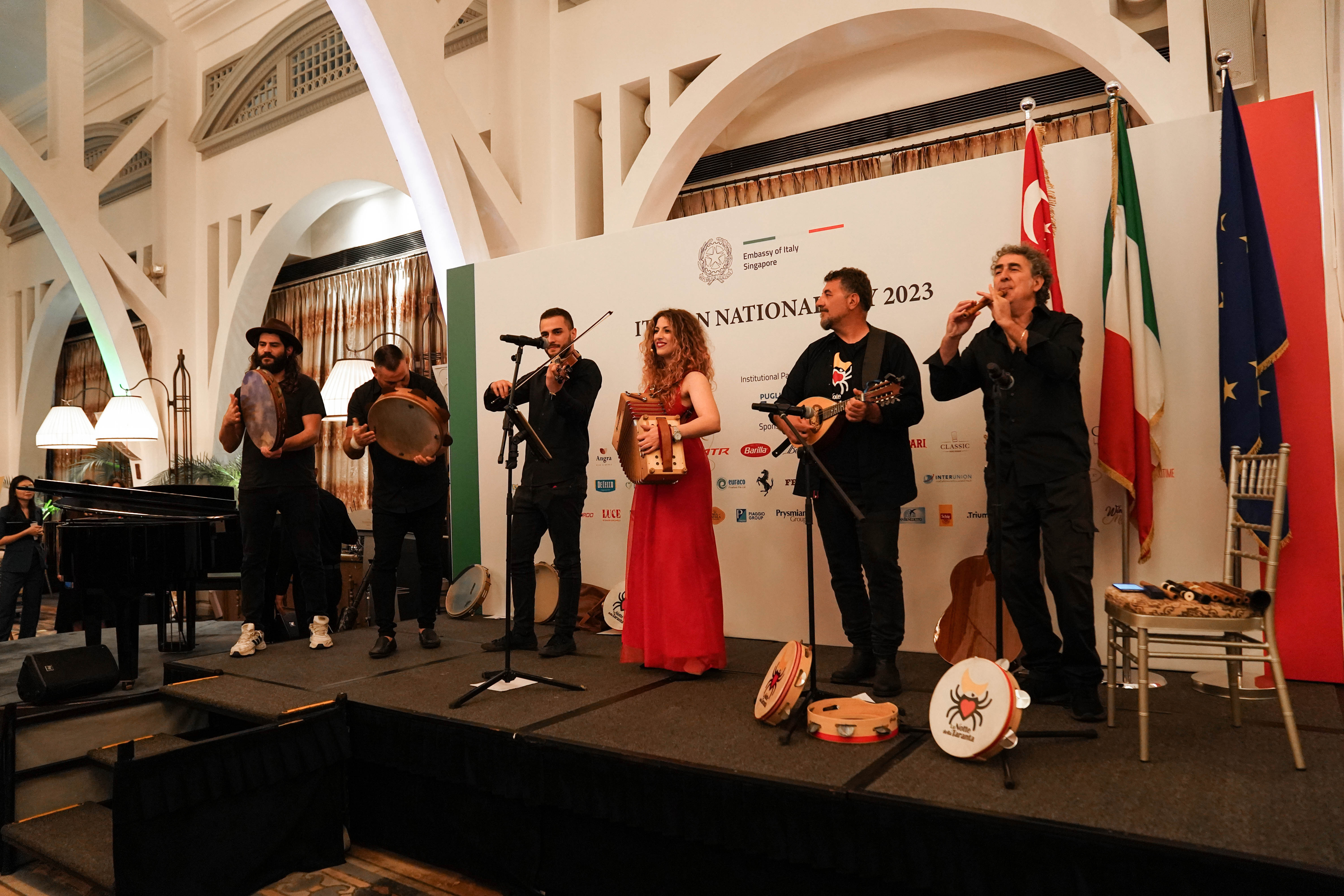 Galleria SULLE NOTE DELLA PIZZICA PRENDONO IL VIA A SINGAPORE LE CELEBRAZIONI PER LA FESTA DELLA REPUBBLICA ITALIANA - Diapositiva 3 di 7