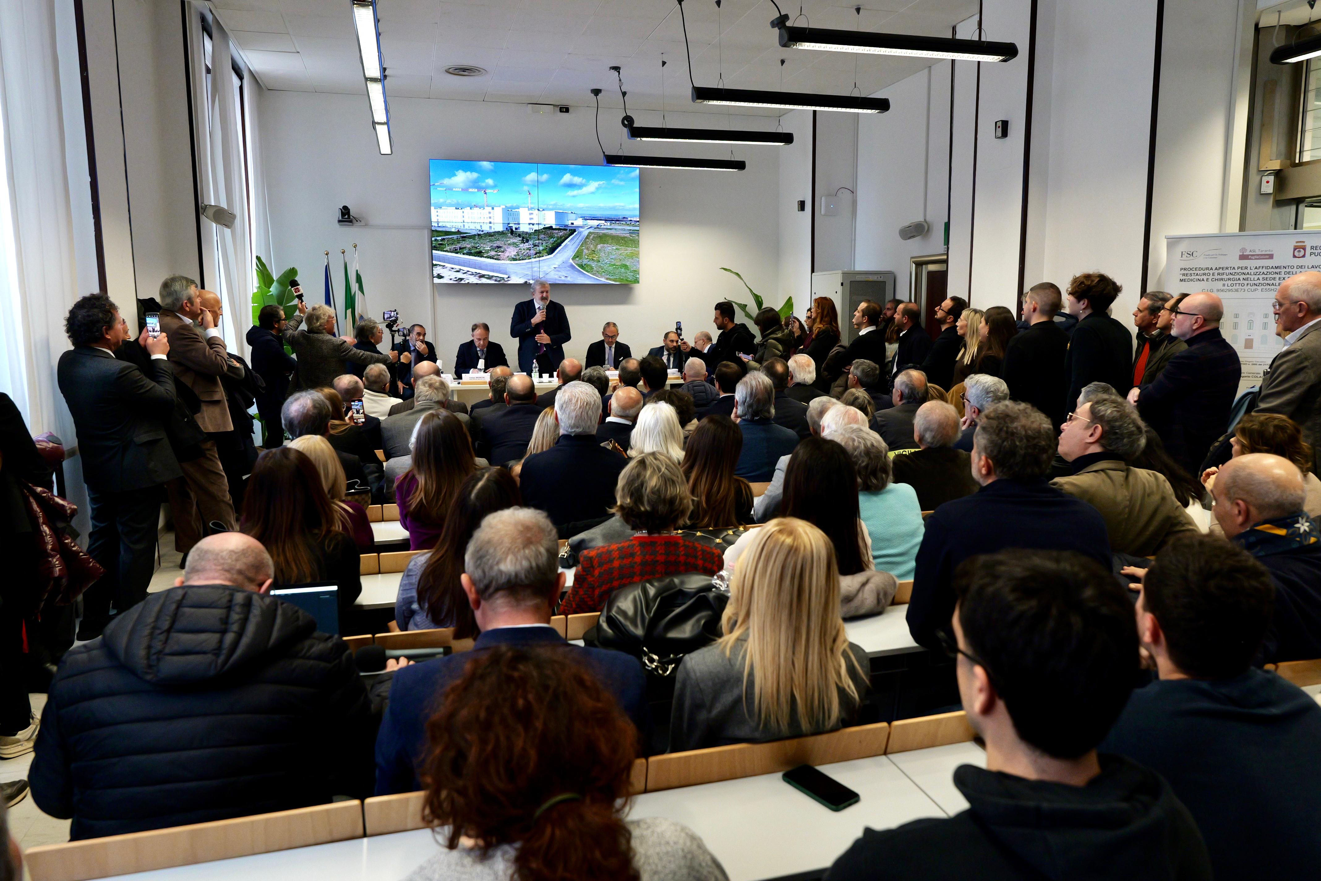 Galleria MEDICINA DI PRECISIONE E RIGENERATIVA E AREA JONICA DELL’UNIBA A TARANTO. PRESENTATO L’ADDENDUM - Diapositiva 7 di 14