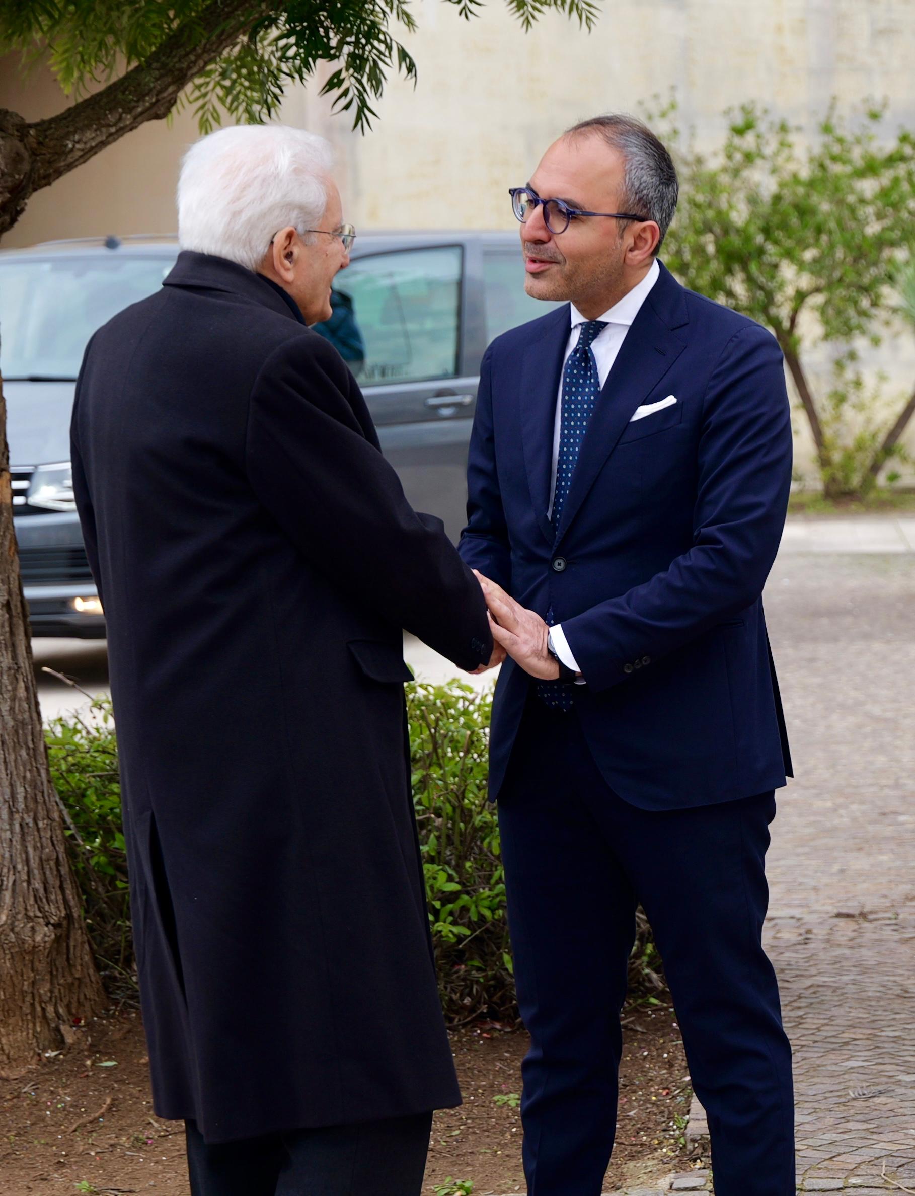 Galleria CELEBRAZIONE DEL 70° ANNO ACCADEMICO DELL’UNIVERSITÀ DEL SALENTO ALLA PRESENZA DEL PRESIDENTE MATTARELLA. DICHIARAZIONI DI EMILIANO, PIEMONTESE, LEO E DELLI NOCI - Diapositiva 7 di 19