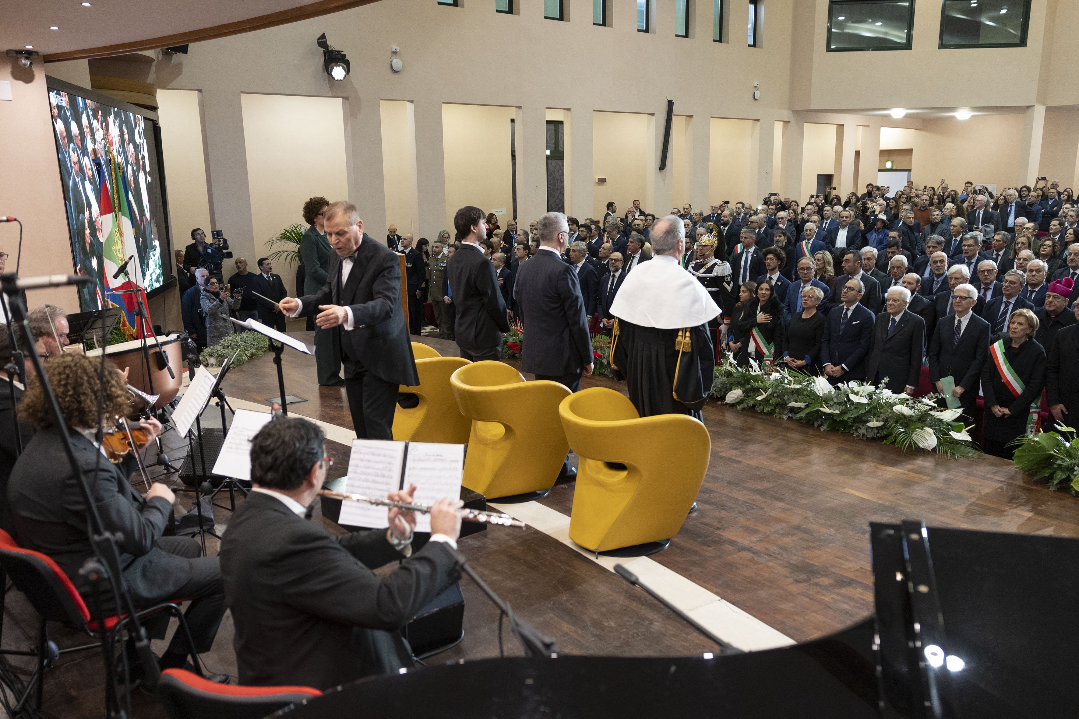 Galleria CELEBRAZIONE DEL 70° ANNO ACCADEMICO DELL’UNIVERSITÀ DEL SALENTO ALLA PRESENZA DEL PRESIDENTE MATTARELLA. DICHIARAZIONI DI EMILIANO, PIEMONTESE, LEO E DELLI NOCI - Diapositiva 5 di 19