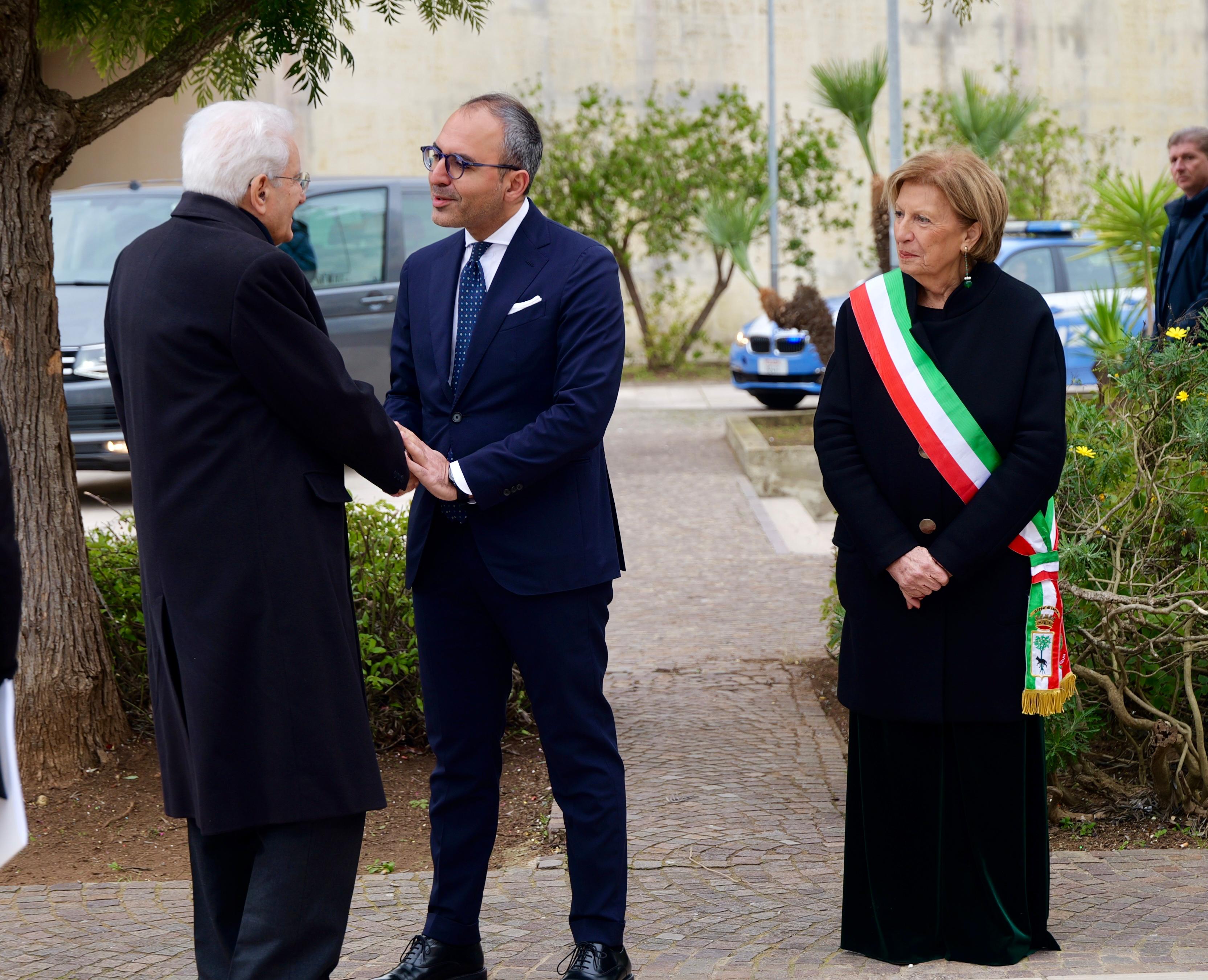 Galleria CELEBRAZIONE DEL 70° ANNO ACCADEMICO DELL’UNIVERSITÀ DEL SALENTO ALLA PRESENZA DEL PRESIDENTE MATTARELLA. DICHIARAZIONI DI EMILIANO, PIEMONTESE, LEO E DELLI NOCI - Diapositiva 9 di 19