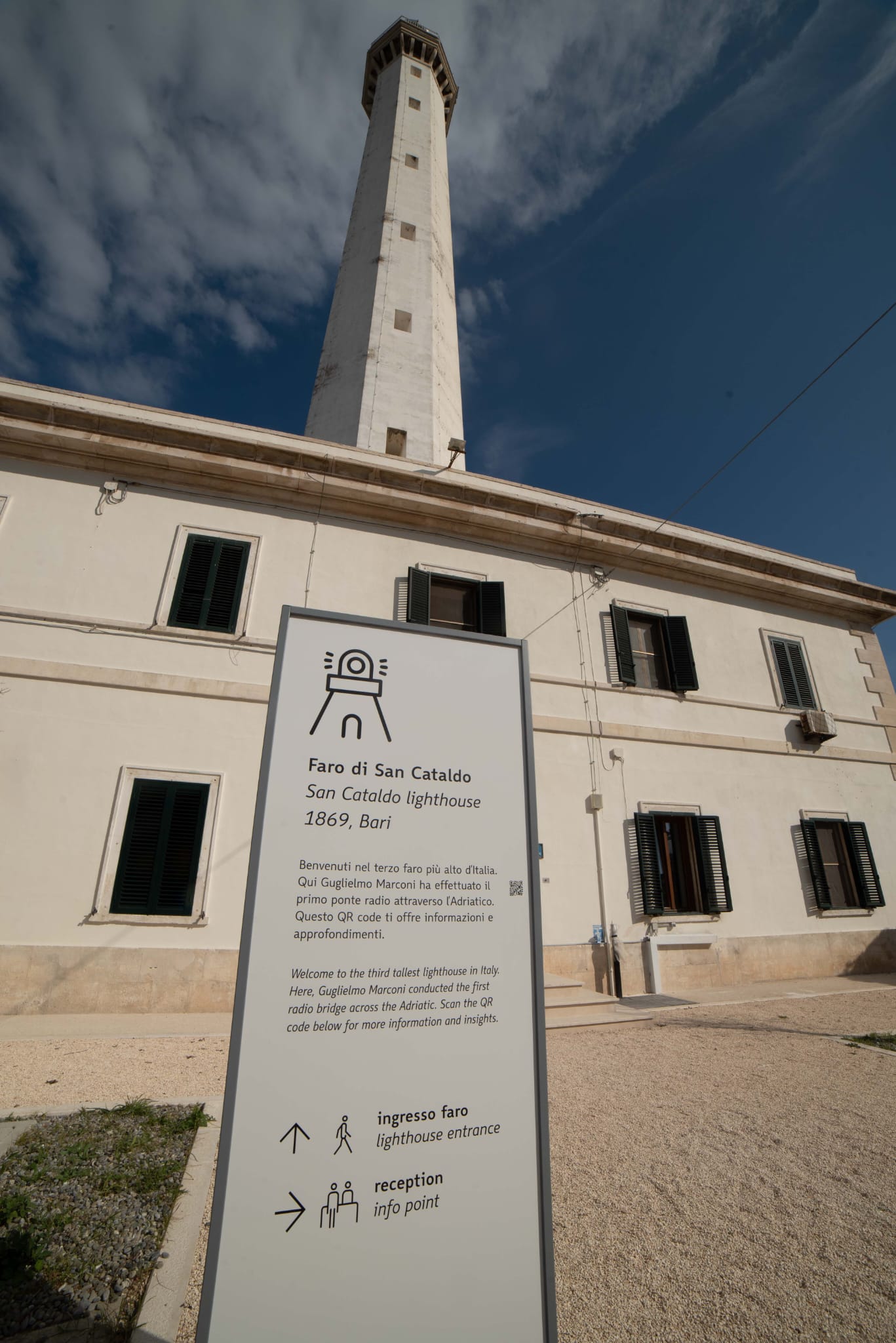 Galleria SABATO APRE AL PUBBLICO IL FARO-MUSEO DI SAN CATALDO DEDICATO ALLA RADIO E MARCONI - Diapositiva 2 di 4
