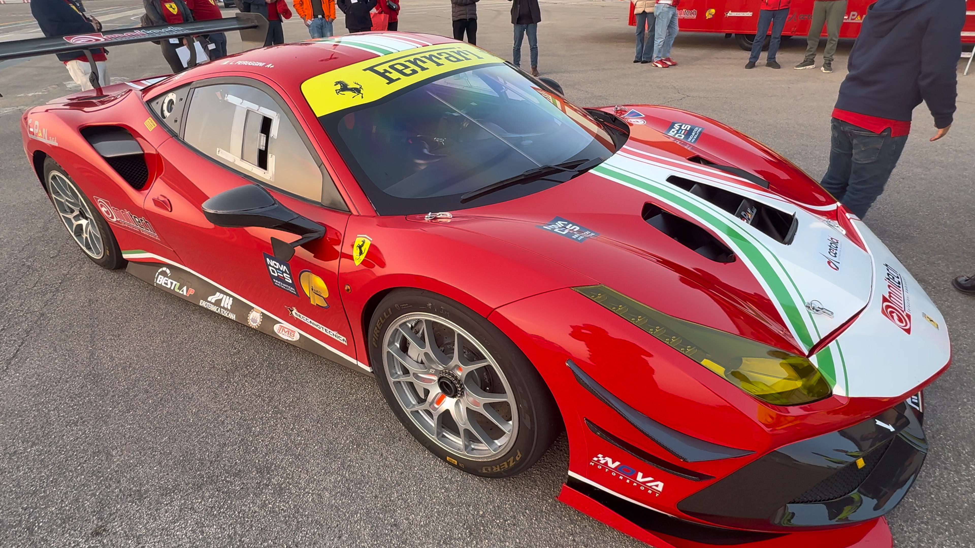 Galleria Test Ferrari ad alta velocità sulla pista dell'aeroporto di Foggia - Diapositiva 4 di 8