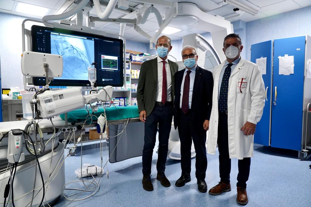 Galleria Cardiologia hi tech all’Ospedale Di Venere: installati due nuovi angiografi con tecnologia digitale - Diapositiva 3 di 12